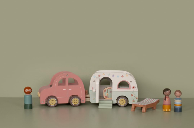 Little Dutch Car with Caravan