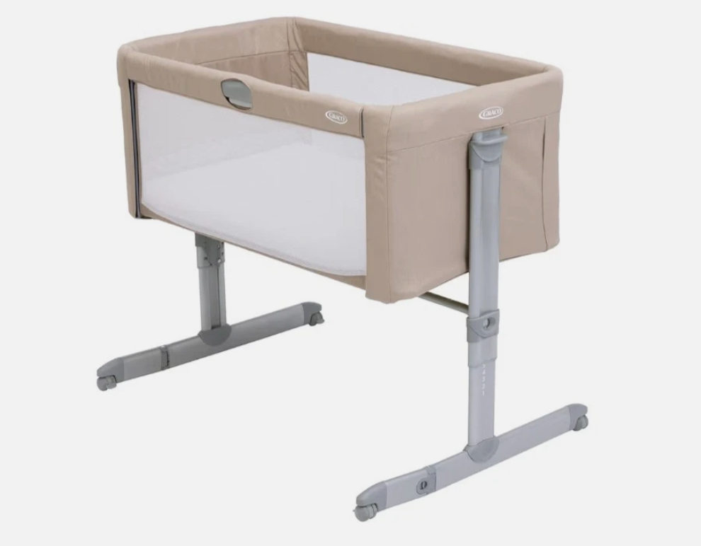 Culla Co-Sleeping Graco next to me